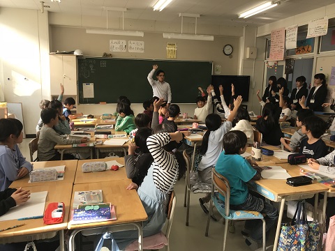 横浜市立永田台小学校の公開授業の様子